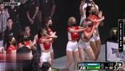 老江湖了！林志杰面对大胸美女啦啦队干扰，稳稳两罚全进😂