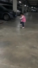小姑娘：球在我脚下 在哪儿踢不是踢？！
